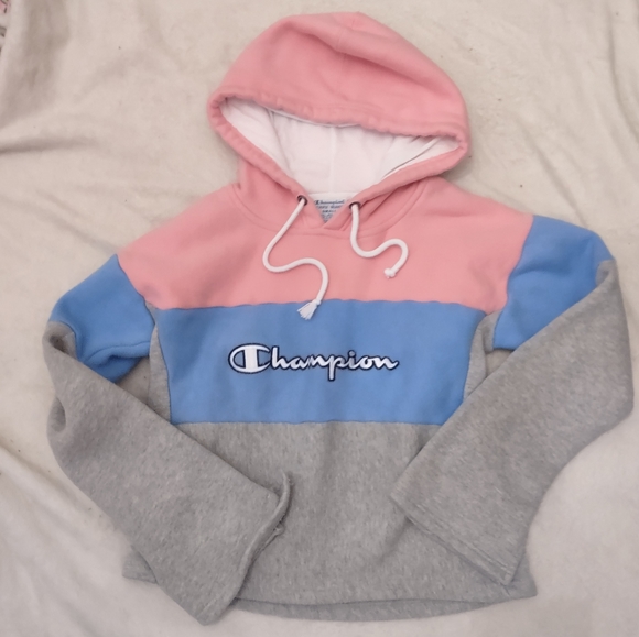 Champion Jackets & Blazers - Champion cropped hoodie size small